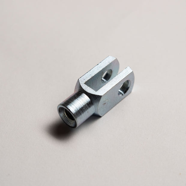 Clevis Head Item No. 501277 · Length 32 mm · Bore 8.2 · SW16 · Thread M8