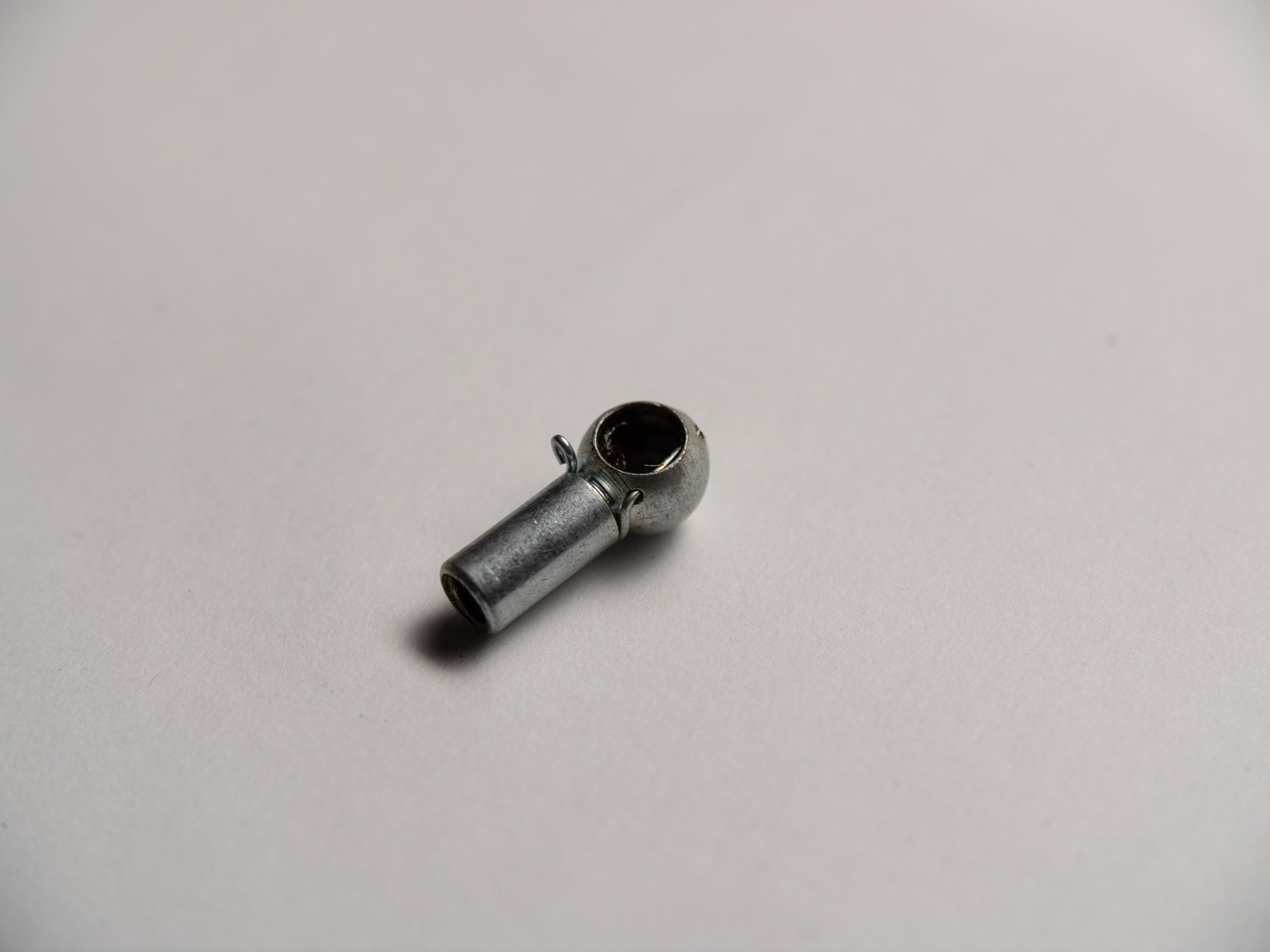 Stahl - Kugelpfanne Artikel- Nr. 501608 · Länge 22 mm · Kugeldurchmesser 8,1 · Gewinde M6