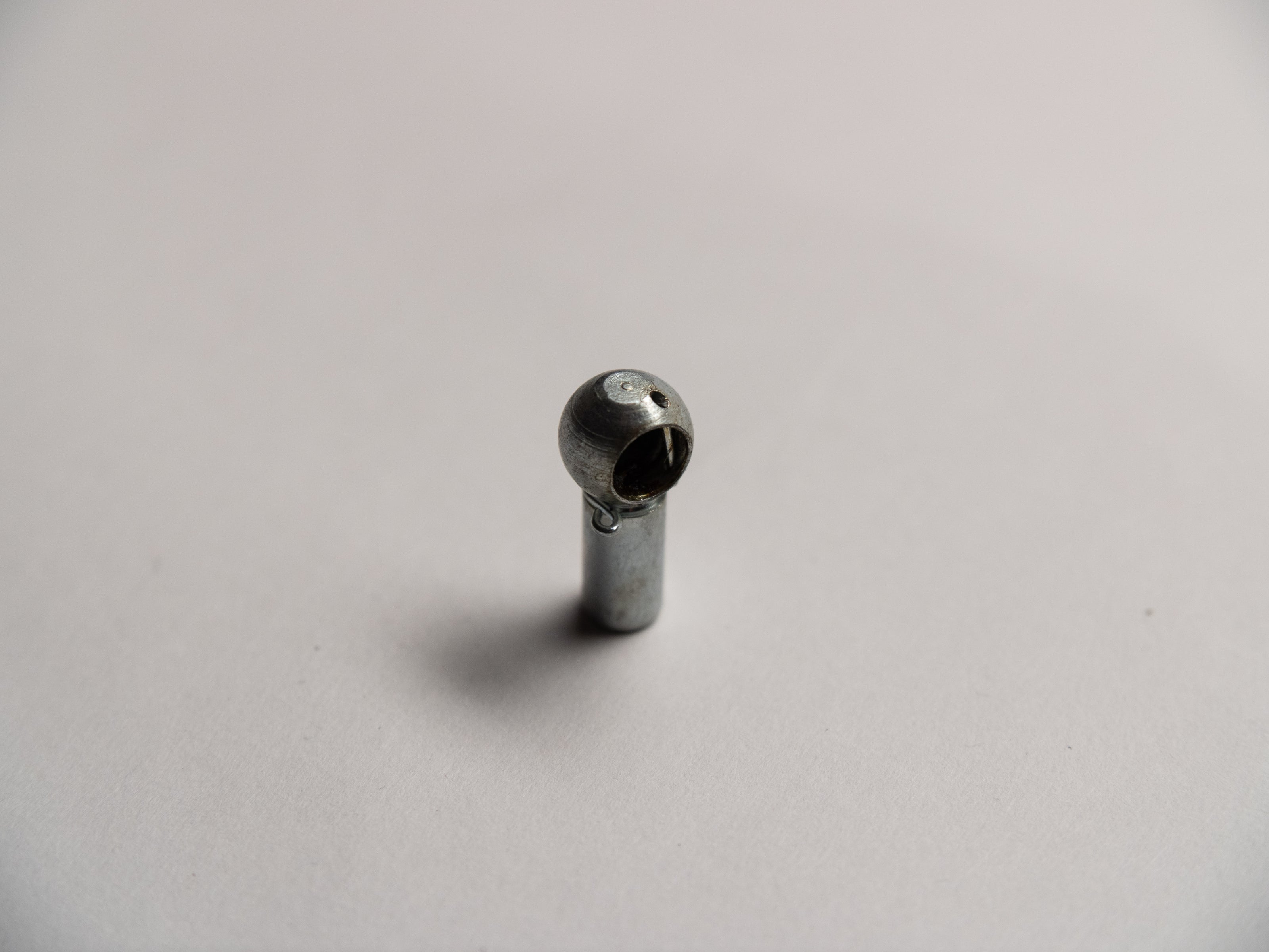Stahl - Kugelpfanne Artikel- Nr. 501608 · Länge 22 mm · Kugeldurchmesser 8,1 · Gewinde M6